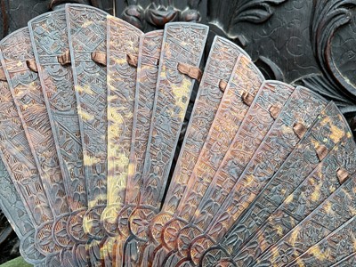 Lot 730 - Fine 19th century Chinese Canton tortoiseshell fan, with yellow metal clasp, possibly gold