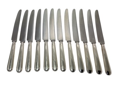 Lot 597 - Set of twelve contemporary silver handled dinner knives with stainless steel blades, (Sheffield 1982), maker Stickett & Loder (12).