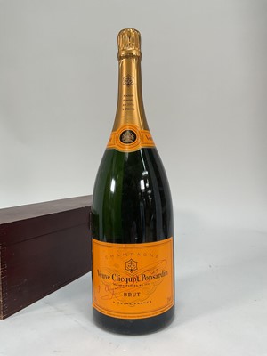 Lot 34 - One magnum, Champagne, Veuve Cliquot Ponsardin NV, in associated wooden case