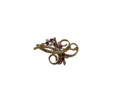 Lot 66 - 9ct gold diamond and pink stone foliate scroll brooch (London 1979), 41mm long