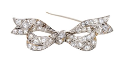 Lot 364 - Edwardian Belle Époque diamond bow brooch