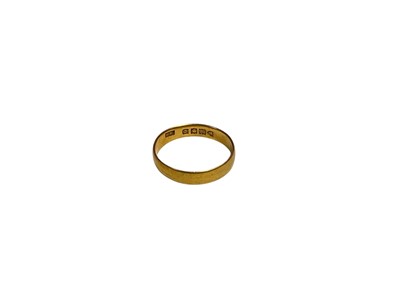 Lot 68 - Edwardian 22ct gold wedding ring