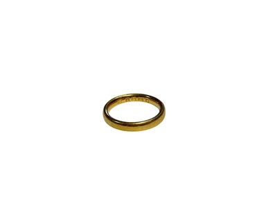 Lot 70 - 22ct gold wedding ring (London 1934), size L½