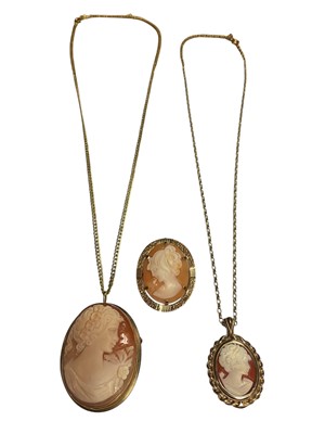 Lot 77 - Three 9ct gold mounted caved shell cameo brooches/ pendants depicting female busts, two with 9ct gold chains