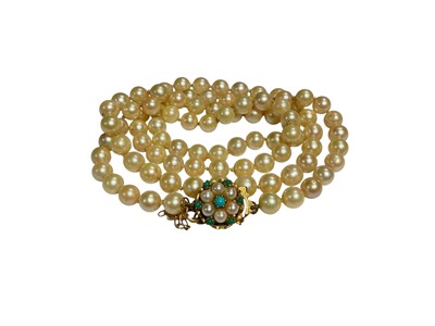 Lot 81 - Cultured pearl single string necklace with 9ct gold cultured pearl and turquoise cluster clasp (London 1975)