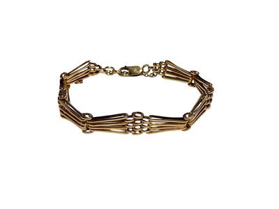 Lot 57 - 9ct gold gate bracelet
