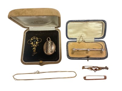 Lot 60 - A group of antique jewellery including gold