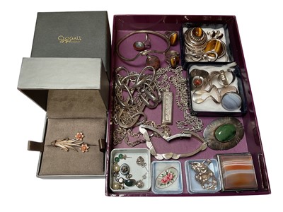 Lot 39 - Group of silver and white metal jewellery to include a David Andersen silver and enamel brooch, Clogau Welsh silver gilt floral spray brooch in box