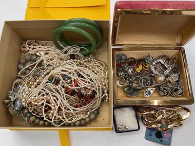 Lot 1036 - Collection of vintage costume jewellery including some silver jewellery, various beads etc