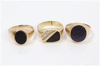 Lot 3222 - Three gentlemen's gold (9ct) signet rings -...