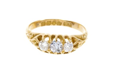 Lot 384 - Edwardian diamond three stone ring in 18ct gold setting