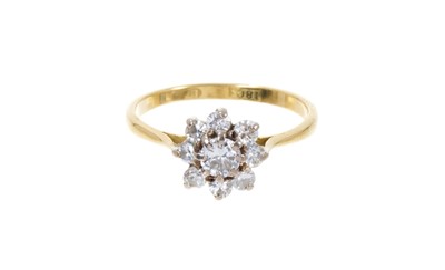 Lot 385 - Diamond cluster ring in 18ct gold setting