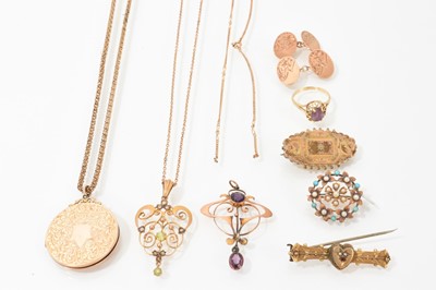 Lot 386 - Group of Edwardian jewellery to include a 9ct gold peridot and seed pearl pendant, Art Nouveau gold and amethyst pendant, Victorian turquoise and seed pearl brooch, Edwardian locket, and two bro...