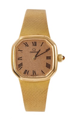 Lot 527 - Ladies' Omega 9ct gold wristwatch in box