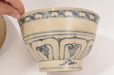 Lot Hoi An cargo circa 1450-80, five pieces of blue and white glazed pottery , and other shipwrecks pieces