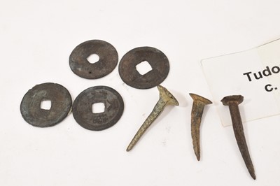 Lot Hoi An cargo circa 1450-80, five pieces of blue and white glazed pottery , and other shipwrecks pieces