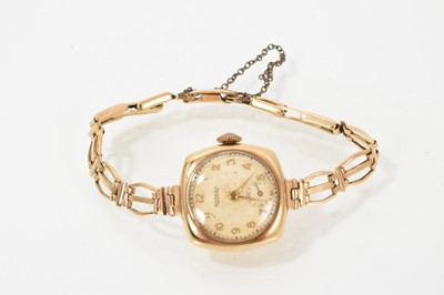 Lot 550 - Ladies' 9ct gold wristwatch on 9ct gold bracelet