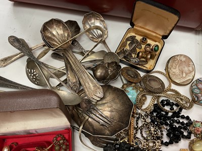Lot 1078 - Collection of vintage costume jewellery to include an antique cameo brooch, micro mosaic clip etc