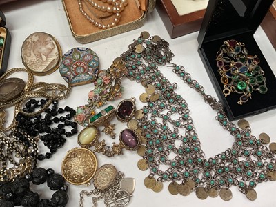 Lot 1078 - Collection of vintage costume jewellery to include an antique cameo brooch, micro mosaic clip etc