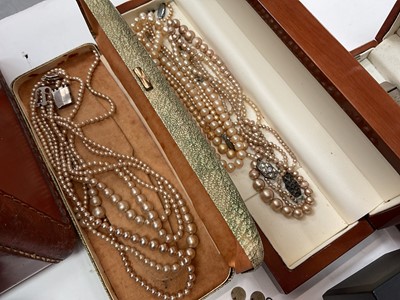 Lot 1078 - Collection of vintage costume jewellery to include an antique cameo brooch, micro mosaic clip etc