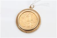 Lot 3252 - Gold George V Sovereign - 1912, in gold (9ct)...