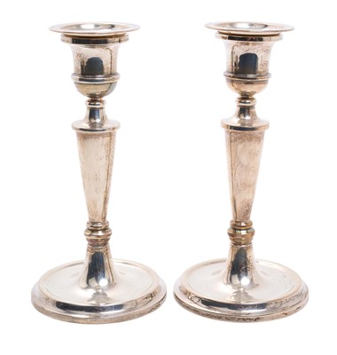 Lot 158 - Pair of contemporary silver candlesticks (Birmingham 1983)