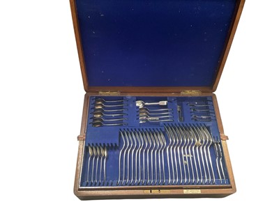 Lot 182 - Canteen of cutlery and other cutlery