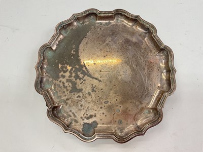 Lot 1046 - Edwardian silver piecrust card tray with engraved crest (London 1909)