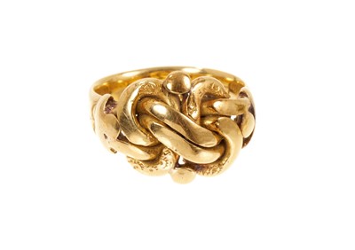 Lot 381 - Early 20th century 18ct gold 'lovers knot' ring London 1919