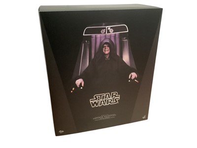 Lot 686 - Star Wars Hot Toys Deluxe Version 1/6th scale Darth Maul with Sith Speeder, with box DX17 & Emperor & Throne, with box MMS468, (DISPLAYED models contents may be incomplete) (2)