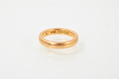 Lot 399 - 22ct gold wedding ring