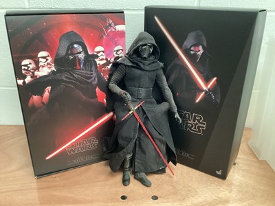 Lot 674 - Star Wars Hot Toys 1/6th scale Kylo Ren MMS320, Wicket MMS550, Cad Bane deluxe version TMS080 and Sideshow Lando Calrissan (Skiff Guard Version), C-3PO & Heroes RebellionPrincess Leis, with...