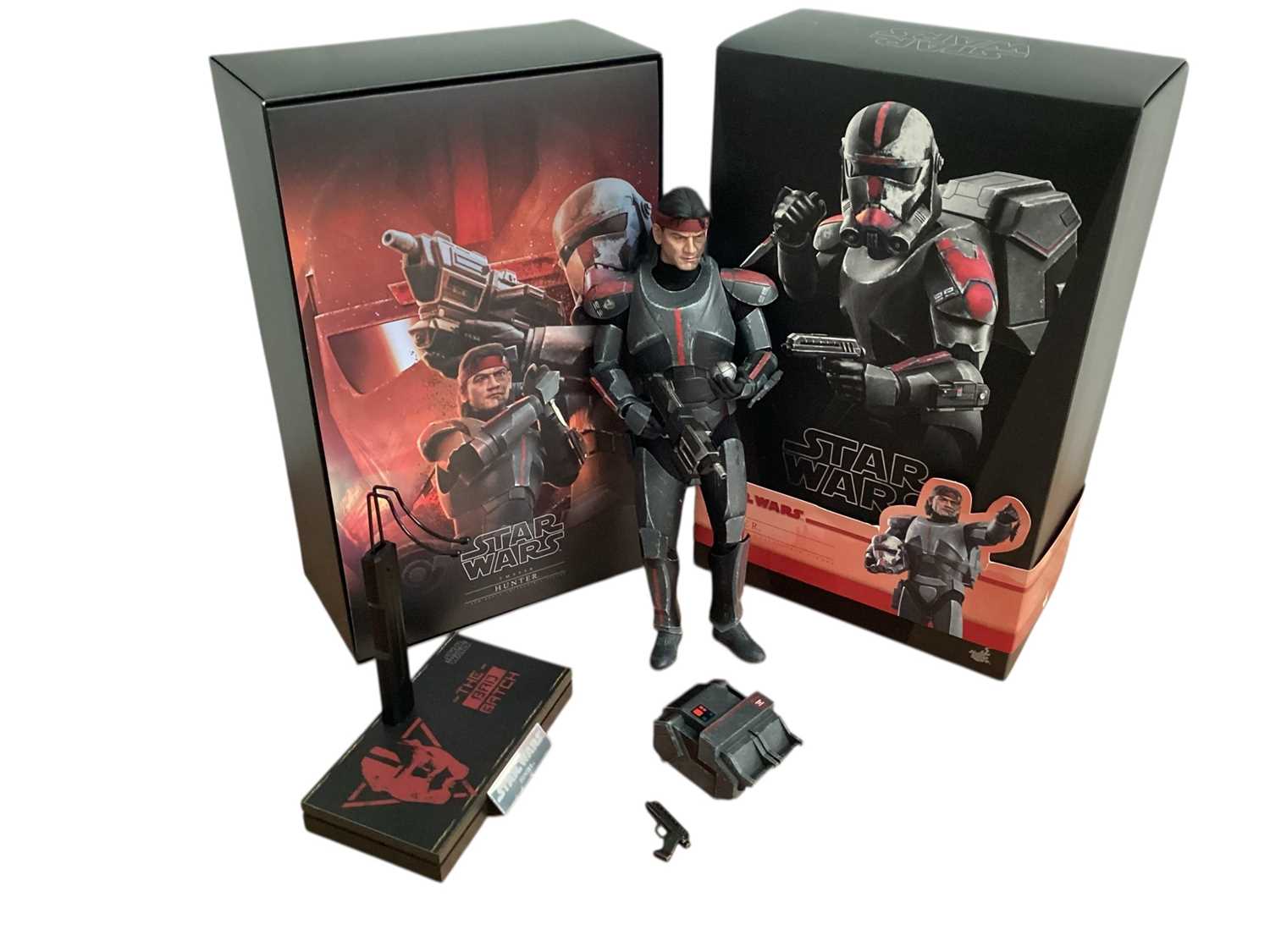 Lot 680 - Star Wars Hot Toys 1/6th scale Hunter TMS050, The Mandalorian & Grogu TMS052, Jango Fett MMS589 & Sideshow The Armorer TMS044, with boxes (DISPLAYED models contents may be incomplete) an...