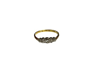 Lot 13 - 18ct gold diamond five stone ring with five graduating brilliant cut diamonds in claw setting