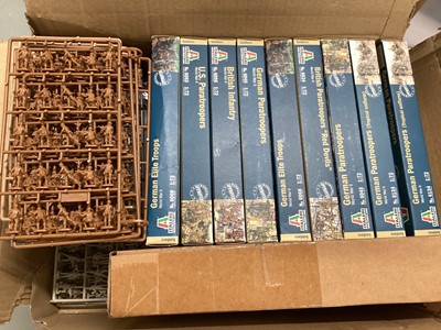 Lot 688 - Italeri WWII 1:72 scale infantry, boxed (x9), plus other mainly unboxed and model tanks (1 box)