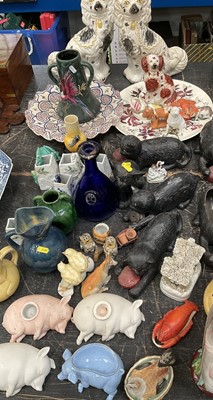 Lot 138 - Decorative ceramics