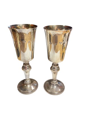Lot 26 - Pair of contemporary silver chalice (Birmingham 1985), in fitted box