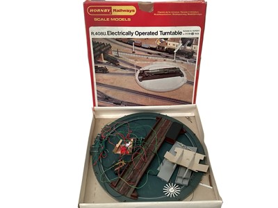 Lot 670 - Triang OO Gauge Operating Hopper Car Set, boxed R404 & Hornby turntable, boxed R408U (2)