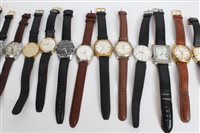 Lot 3333 - 1950s gentlemen's Bulova wristWatches in gold...