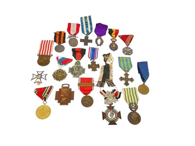 Lot 667 - Group of various First World War European medals to include French Commemorative War Medal, French Dardanelles Campaign medal and others (19).