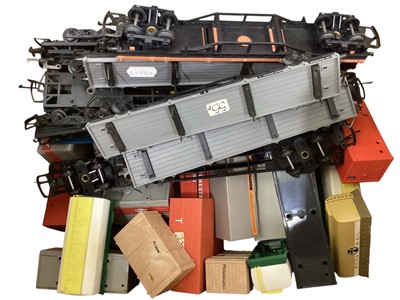 Lot 1962 - Tri-ang OO Gauge loose rolling stock including freight wagons, tankers, vans & car transporter, plus boxed 2 boxes)