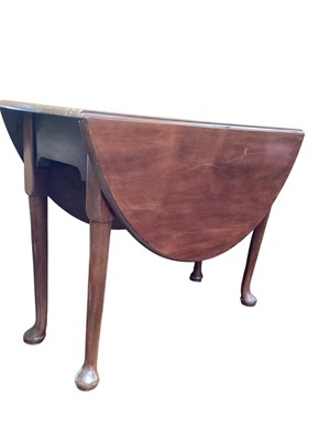 Lot 1272 - Georgian mahogany gate leg dining table