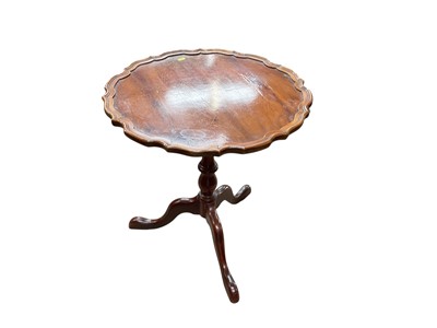 Lot 1339 - Reproduction mahogany and yew pie crust table
