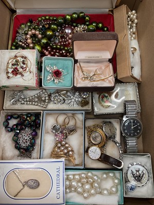 Lot 1090 - Group of vintage costume jewellery including silver locket pendant on chain, simulated pearls, paste set brooches, watches etc