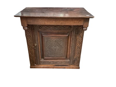 Lot 1325 - Antique oak cupboard