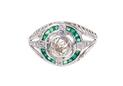 Lot 475 - Art Deco diamond and emerald ring