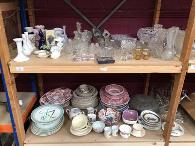 Lot 752 - Six shelves of china and glassware to be sorted