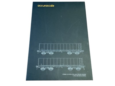 Lot 1803 - Accurascale OO Gauge VTG Grey TOPS (deluxe weathered by TMC) PT002/3/4PTA/JTA + JUA Bogie Tipper 5 Wagon Pack, boxed (1)