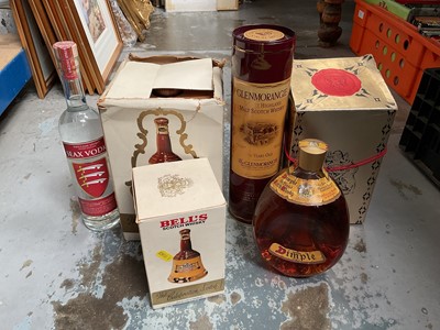 Lot 54 - Glenmorangie single malt whisky, Dimple whisky, two Bell's whiskies and a bottle of English vodka