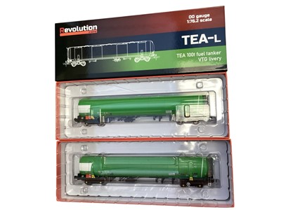 Lot 1809 - Revolution Trains OO Gauge TEA Tanker Greenenergy Debranded Green, boxed (5)